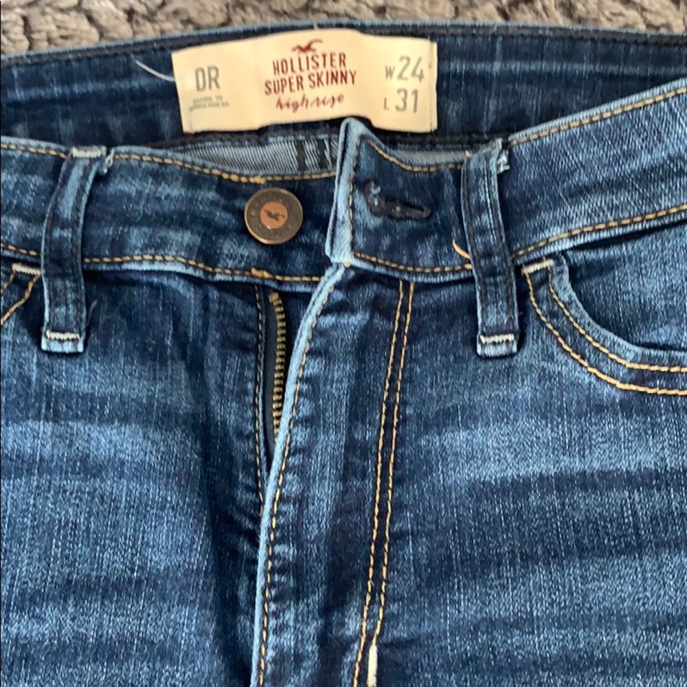 Hollister skinny jeans, dark wash - barely worn!